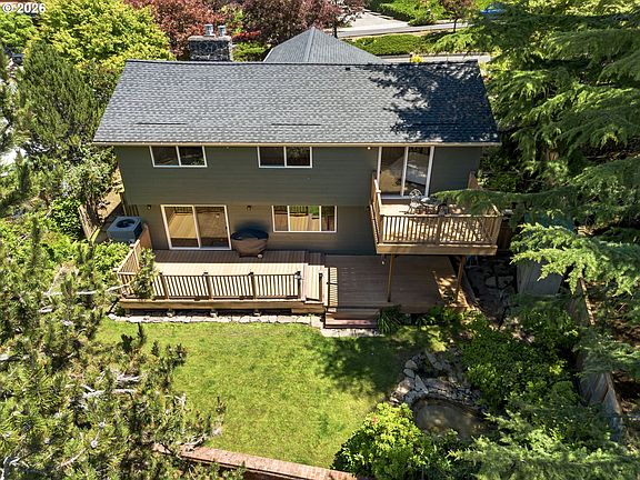 4th image of 1105 SW 10th Dr
