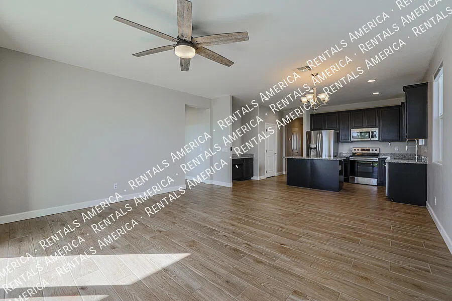 Beautiful 4 Bedroom Home in San Tan!! — Photo 4