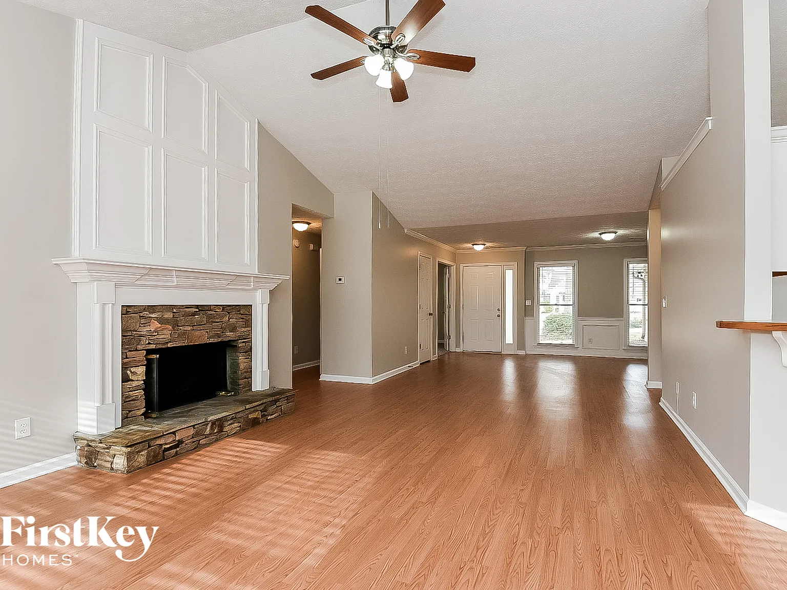4 bed, 2.0 bath, 1975 sqft, $2,820 — Photo 2