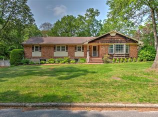 39 Cornwallis Rd, East Setauket, NY 11733