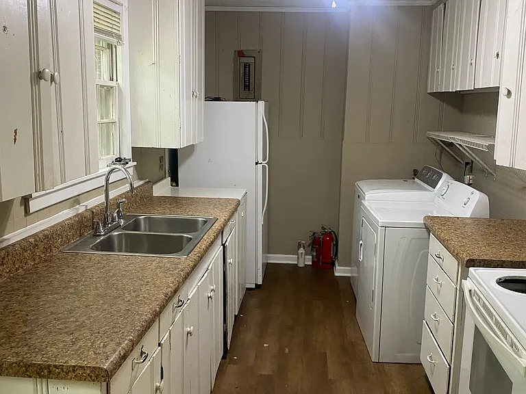 209 Herbert St #B — Photo 6