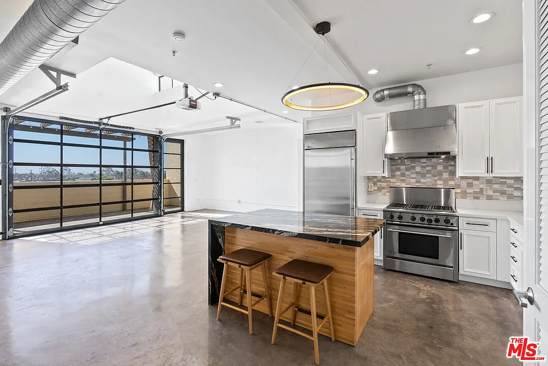 1 bed, 2.0 bath, 1380 sqft, $6,000 — Photo 3