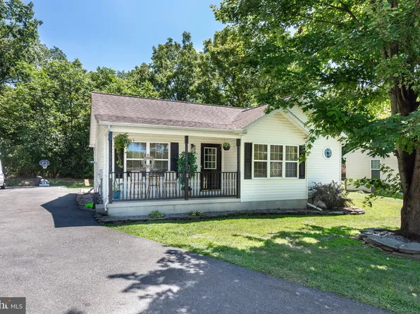 17005 Newcastle Ct, Williamsport, MD 21795