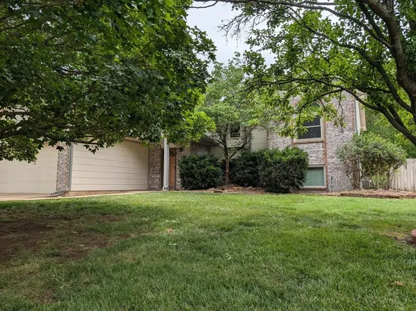 1513 E McClelland Dr, Derby, KS 67037