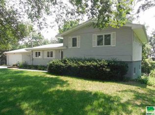 3908 Forest View Ave, Sioux City, IA 51103