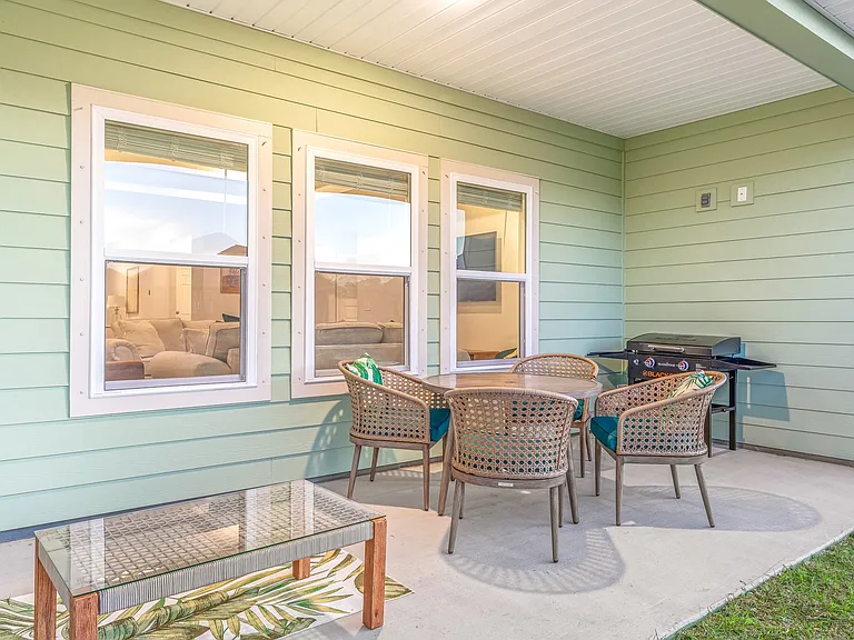 Outdoor seating |dining|Propane grill