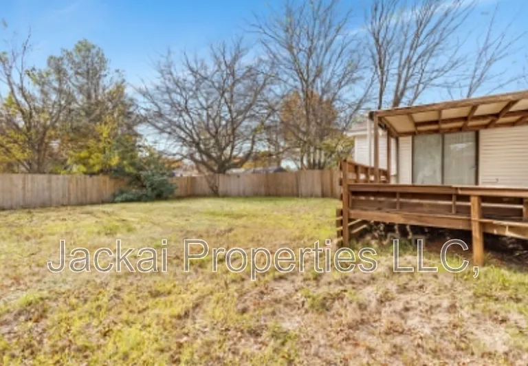 814 E Centennial St — Photo 21