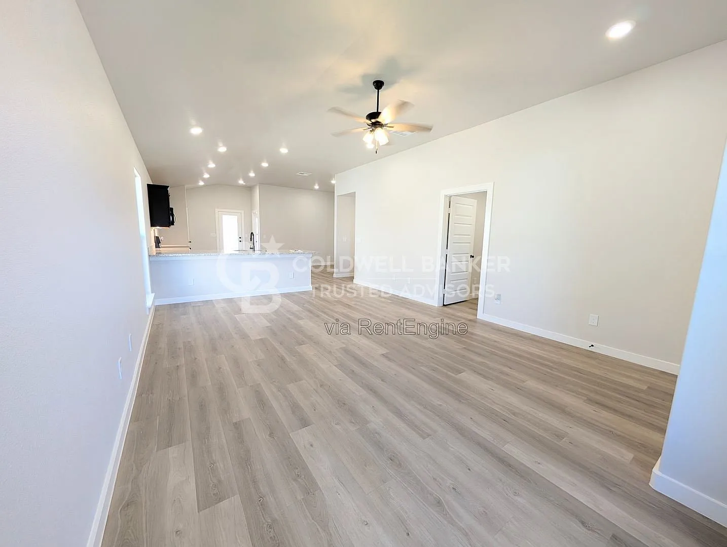 3 bed, 2.0 bath, 1550 sqft, $1,575 — Photo 3