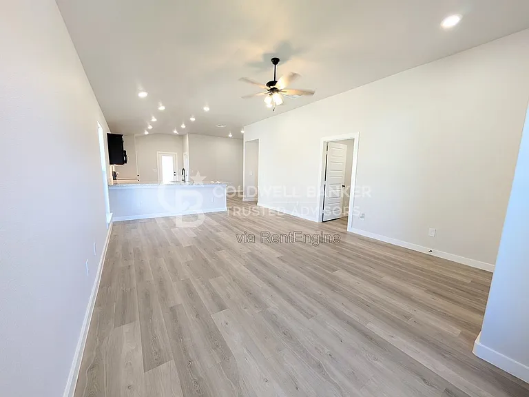3220 Cottonwood Ave — Photo 3