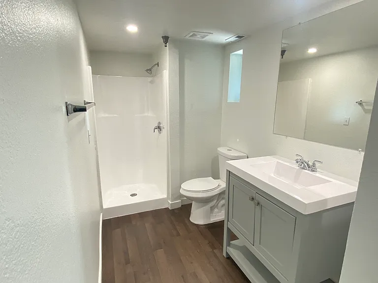 French Street Apt — Photo 21