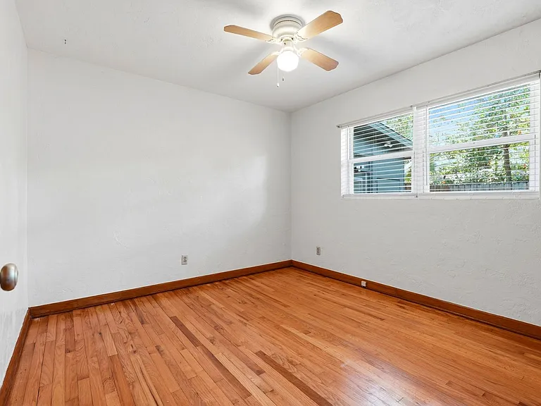 1038 NE 21st Ave — Photo 15