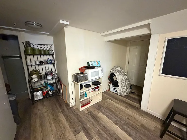 4 Union Ave — Photo 2