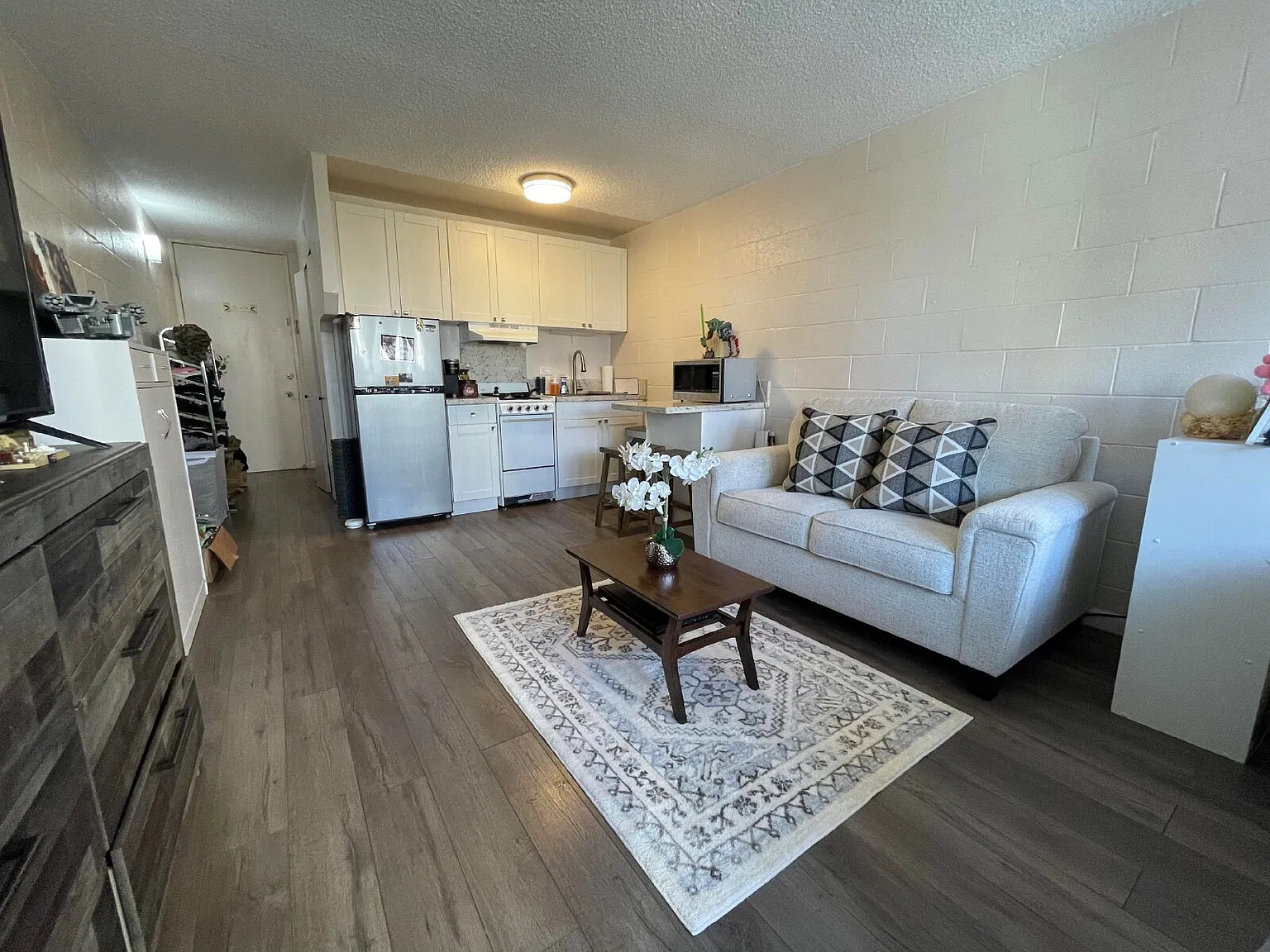Studio, 1.0 bath, 381 sqft, $2,100 — Photo 3