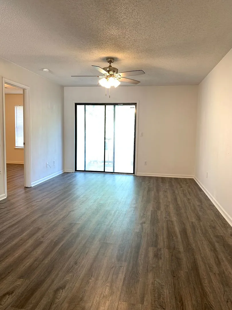 2 Bed 1.5 Bath Condo-Just Renovated! — Photo 3