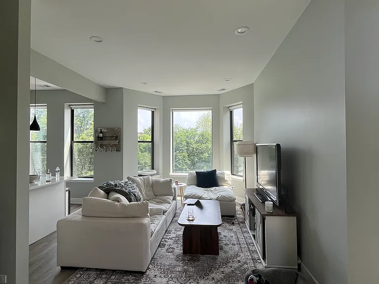 1456 W Addison St #3 — Photo 3