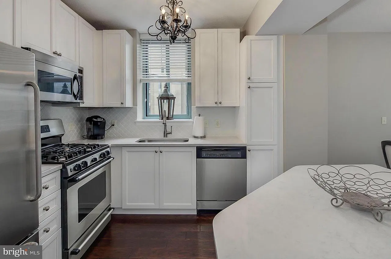 2 bed, 1188 sqft, $3,537 — Photo 2