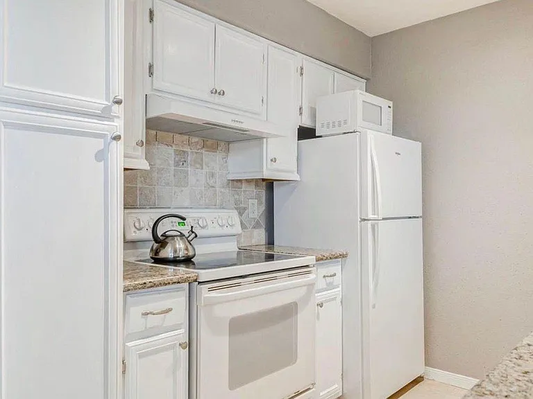 101 Stratford St #103 — Photo 8