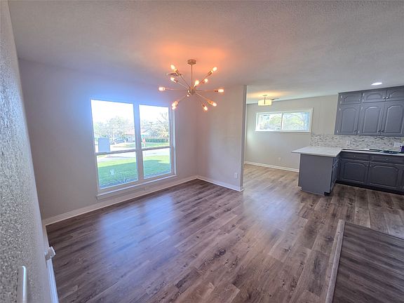 3rd image of 5801 Wedgworth Rd