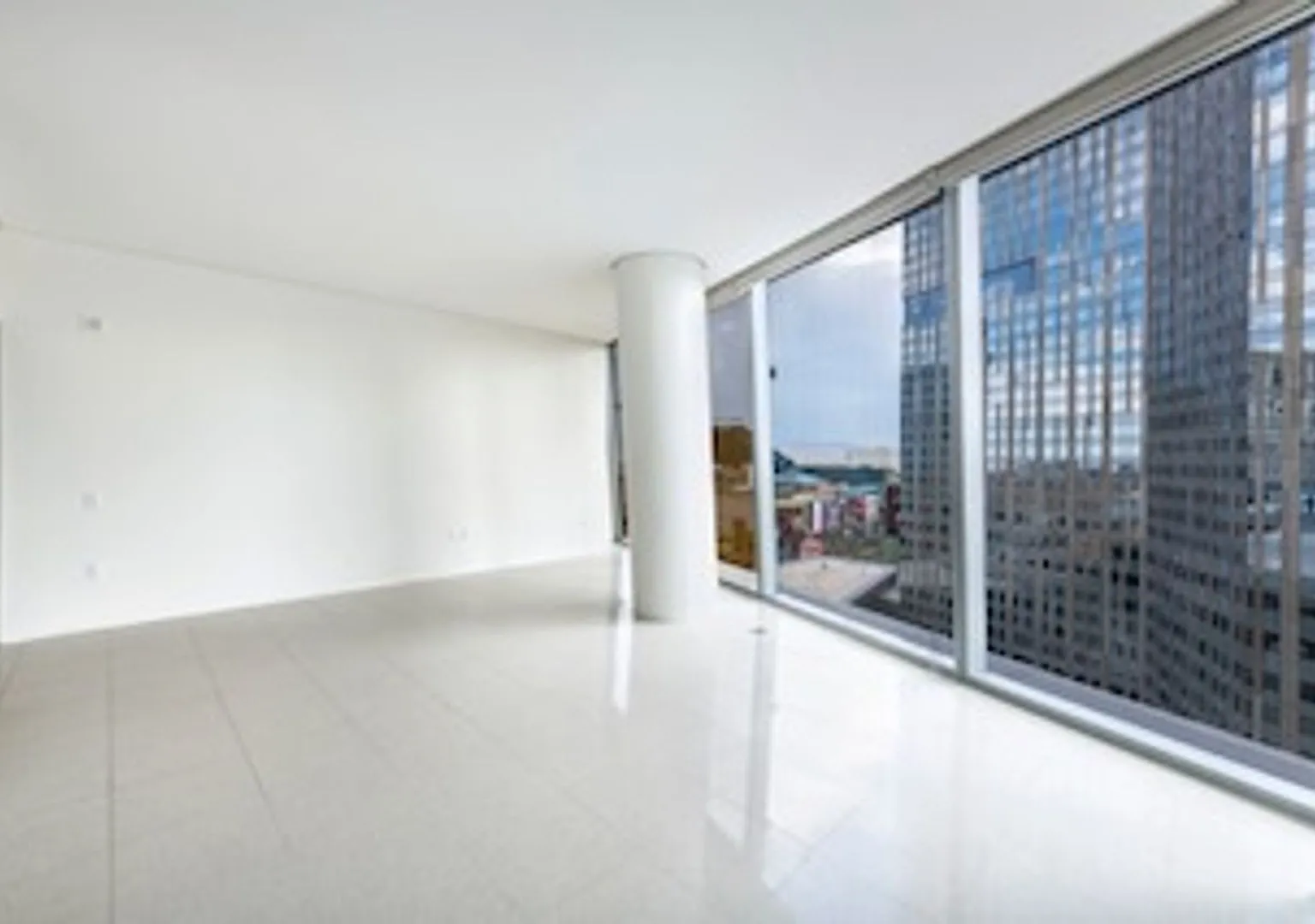 Fantastic 1 Bedroom At Veer Towers. — Photo 4
