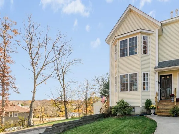 7 Essex St, Blackstone, MA 01504