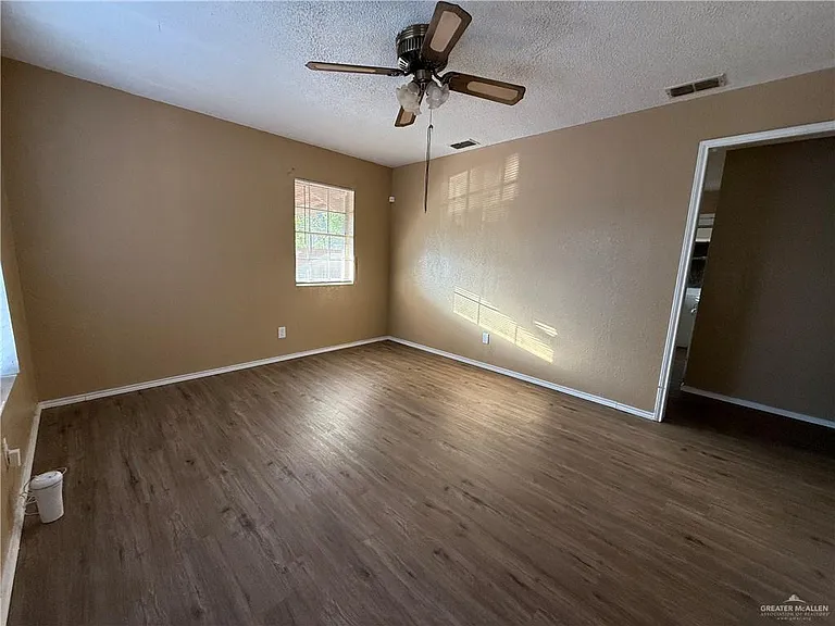 3008 Katrina Ave — Photo 10