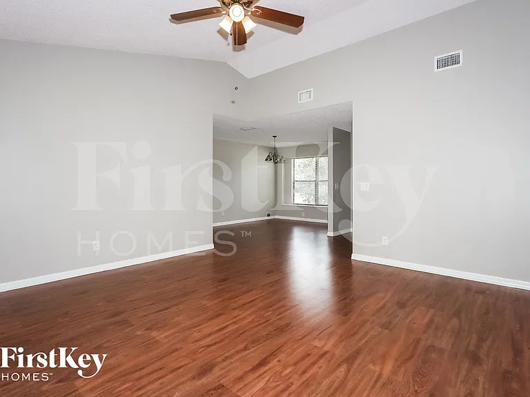 1401 SW Sudder Ave — Photo 4