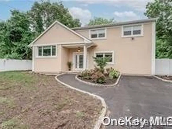 120 Atlantic Place, Hauppauge, NY 11788