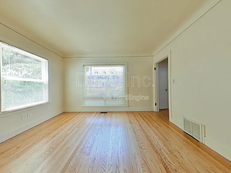 337 NW 23rd St — Photo 2