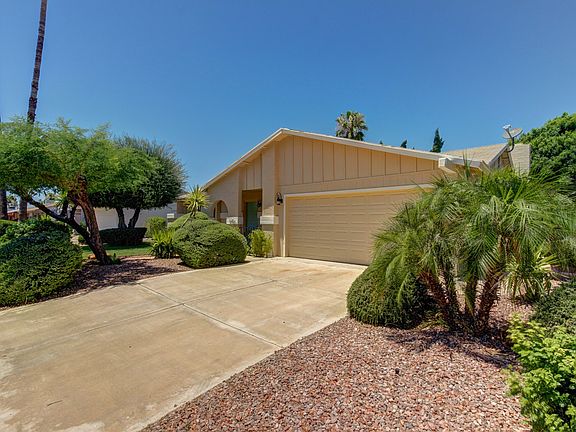 3rd image of 626 W Pecos Ave