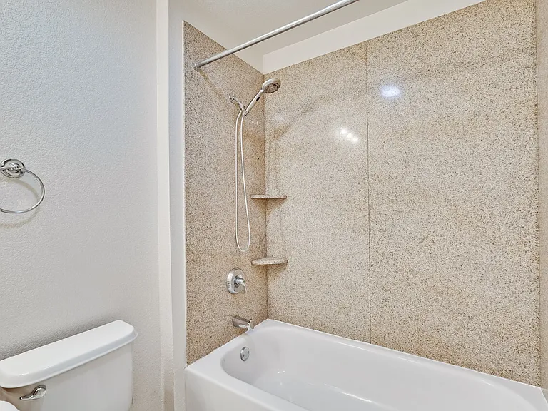 Encinal Place Apartments — Photo 34