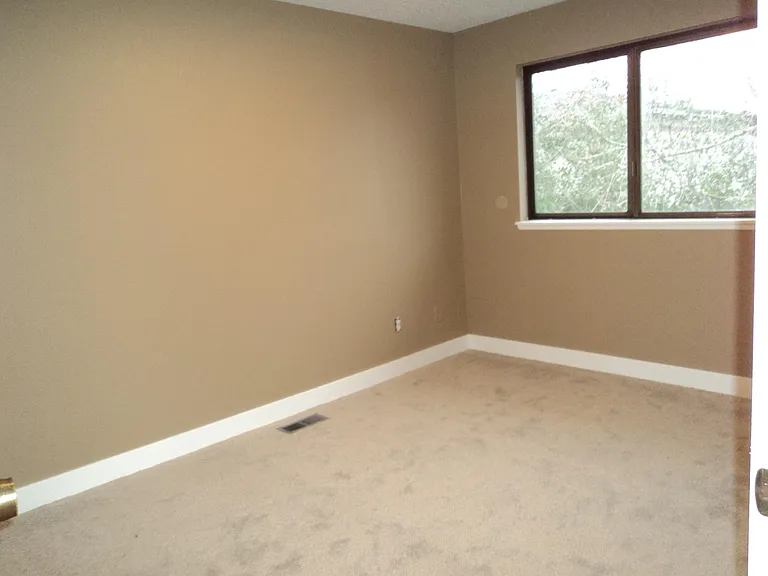 865 NE Scott Ct — Photo 11