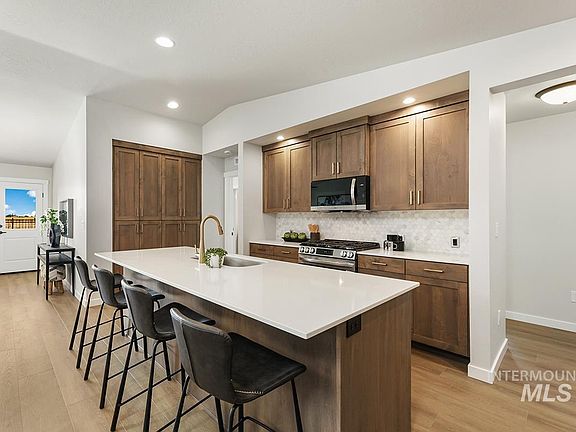 5th image of 1700 E Hadler St