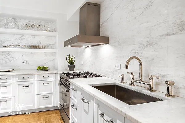 Sold by Warburg | media 27