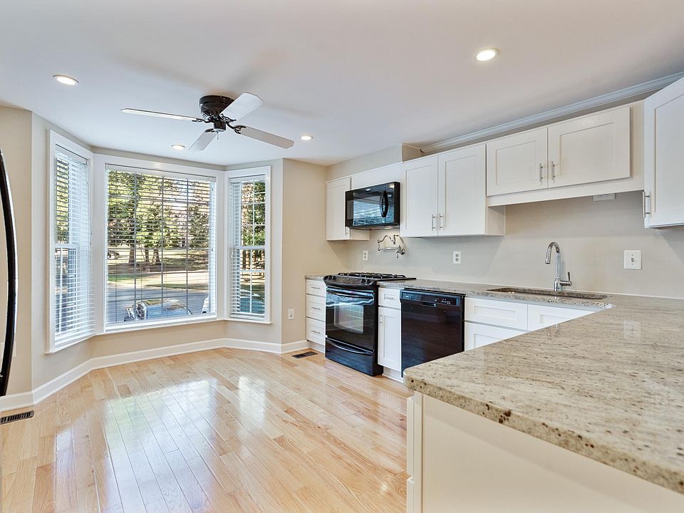 Kitchen breakfast area