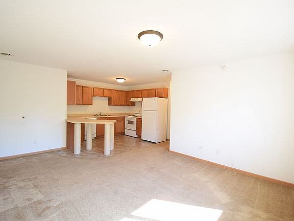 3rd image of 701 S Victory Dr APT 9