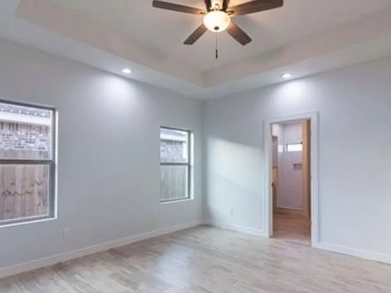 9348 N Queen Palm — Photo 4