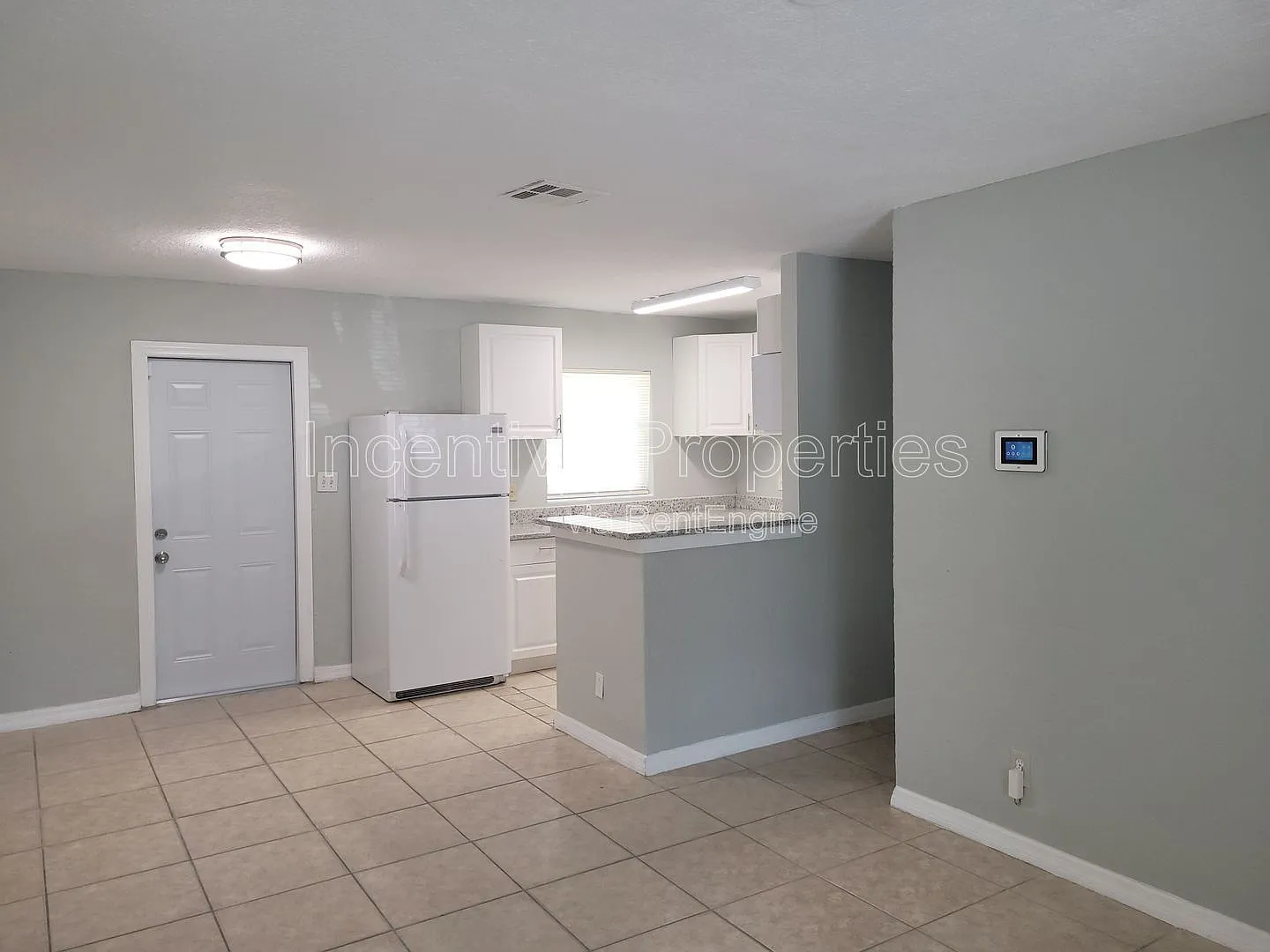 3 bed, 1.0 bath, 1080 sqft, $1,699 — Photo 4