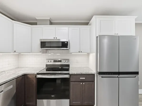 17 Thayer Pond Dr #5, Oxford, MA 01540