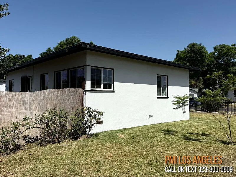 3 bed, 1.0 bath, 972 sqft, $3,300 — Photo 4