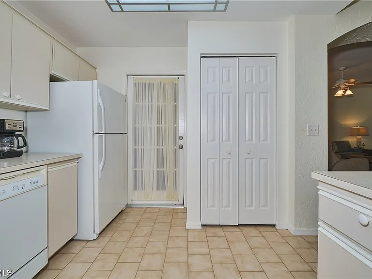 5510 SW 4th Pl #503 — Photo 13
