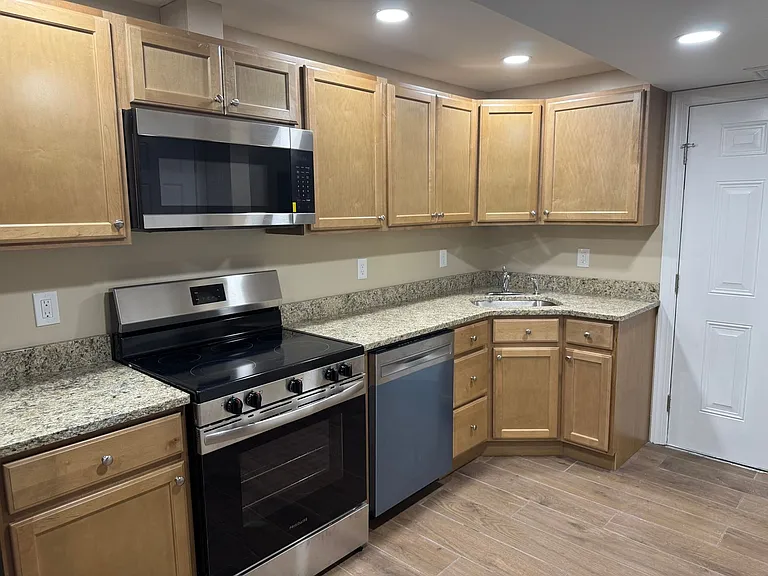 330 Linden Ave — Photo 19