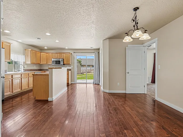 18327 Buckeye Pl — Photo 3