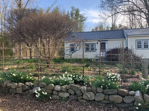 110 Stage Rd, Nottingham, NH 03290