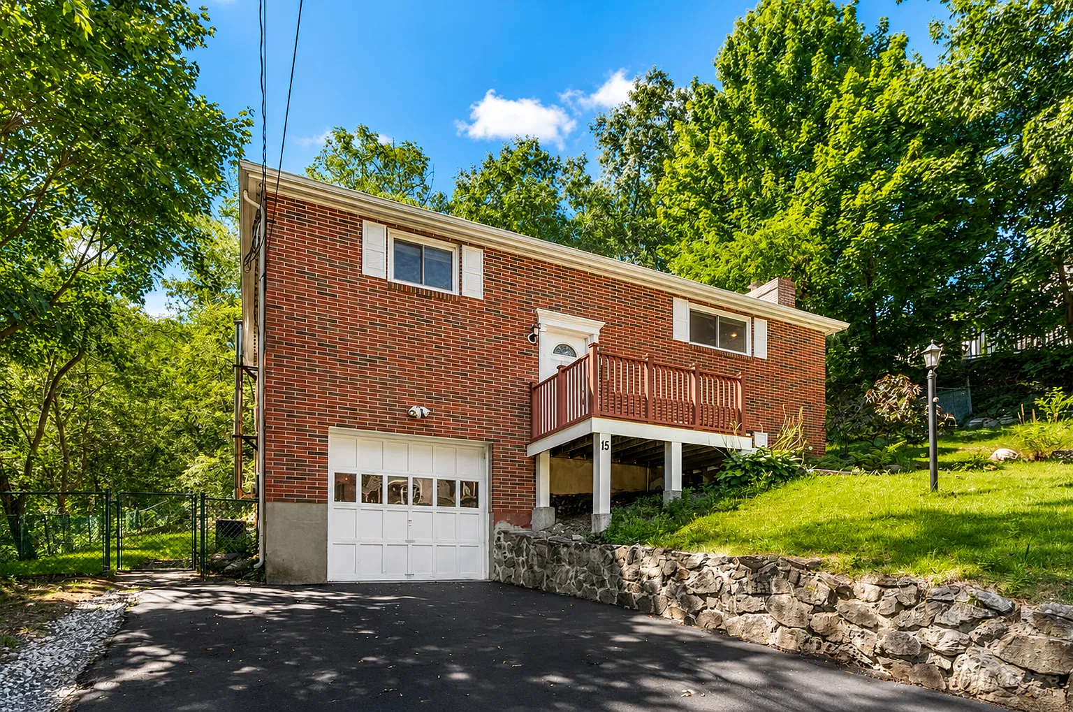 15 Oak Road — Photo 2