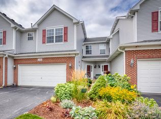 216 Ridge Rd, North Aurora, IL 60542