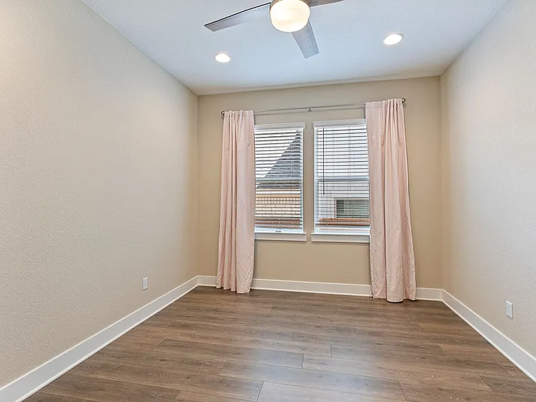 328 Berkeley Pl — Photo 8