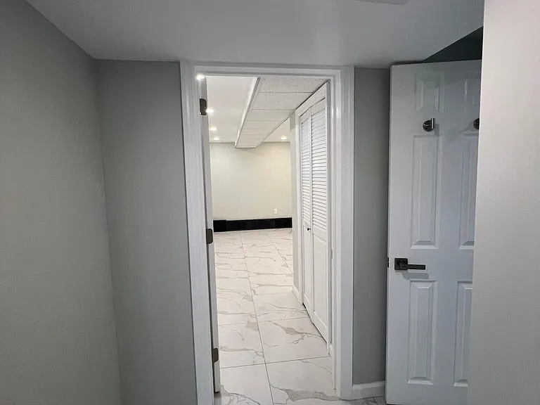 251 E 46th St #1 — Photo 17