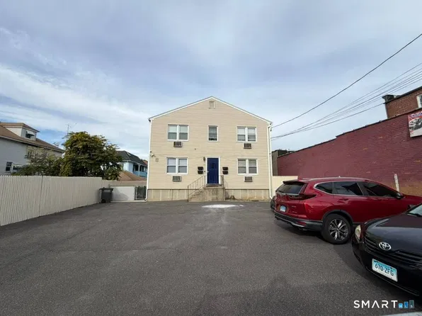 392 Lexington Ave APT B, Bridgeport, CT 06604