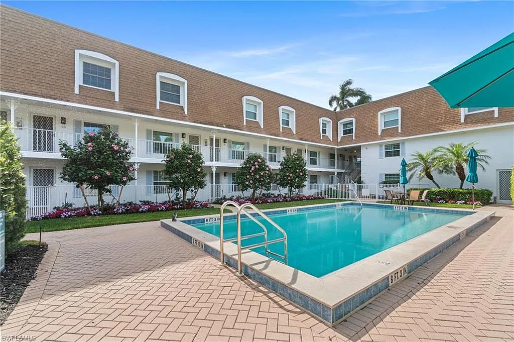 2 bed, 2.0 bath, 1125 sqft, $5,500 — Photo 3