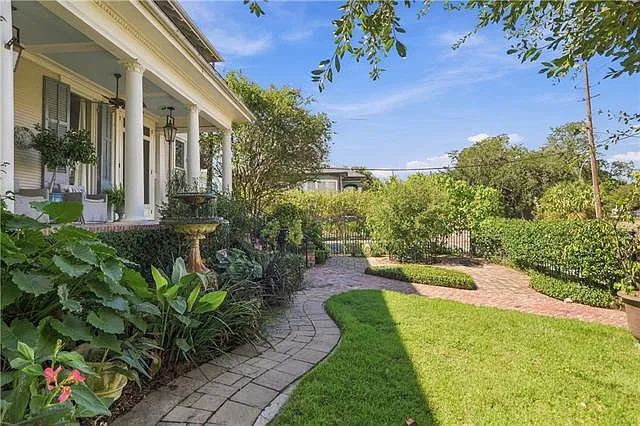 5 bed, 3.5 bath, 4441 sqft, $11,000 — Photo 3